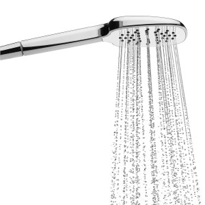 Sturotec Handbrause, eckig, Chrom, mit Regenstrahl im Betrieb.
