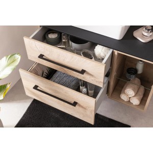 Fackelmann Waschbeckenunterschrank OXFORD in Eiche Natur mit zwei offenen Schubladen und Badutensilien.