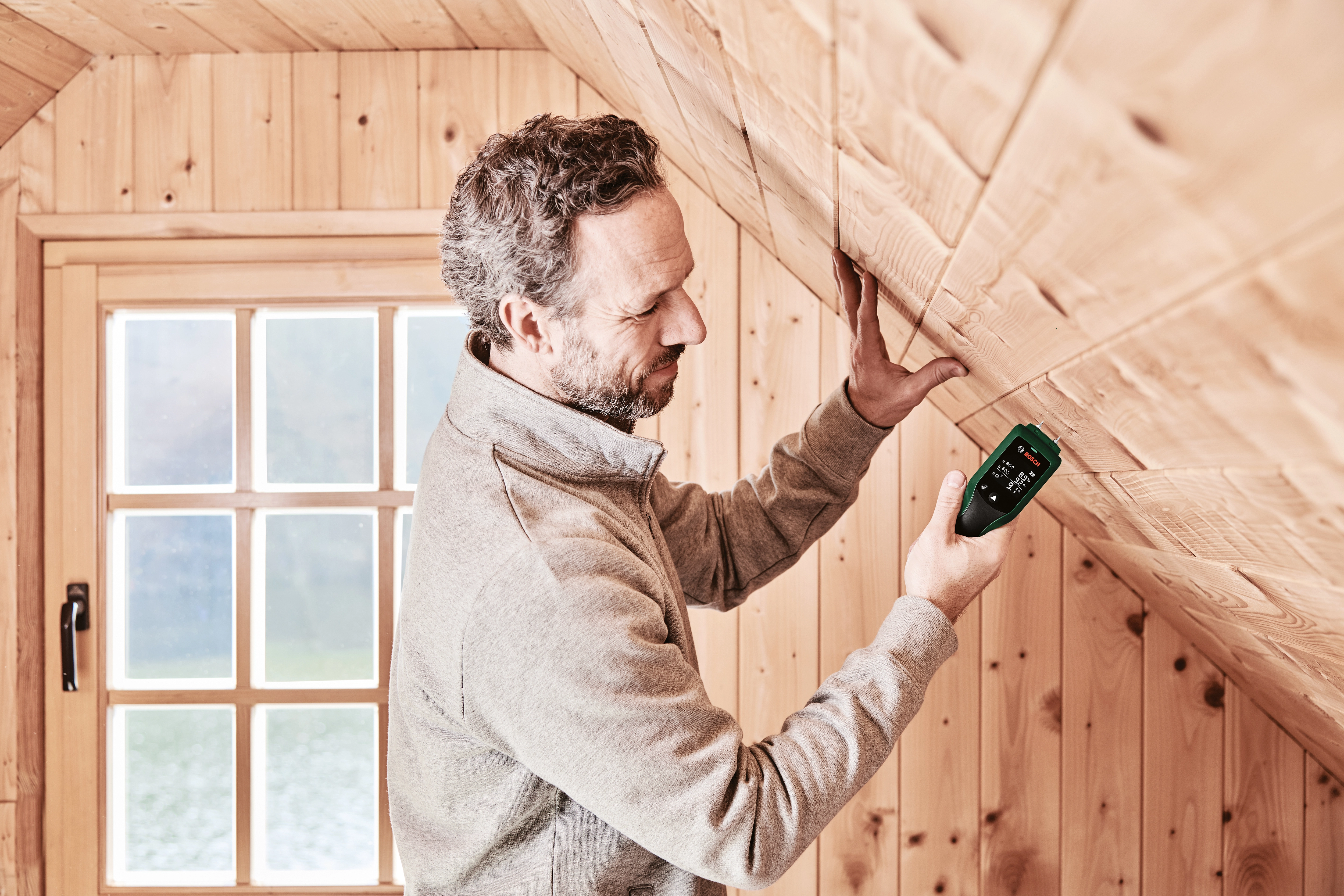 Bosch Home and Garden Bosch Feuchtigkeitsmessgerät UniversalHumid (präzise  Ergebnisse dank Holzgruppenauswahl und LED-Ampel zureinfachen
