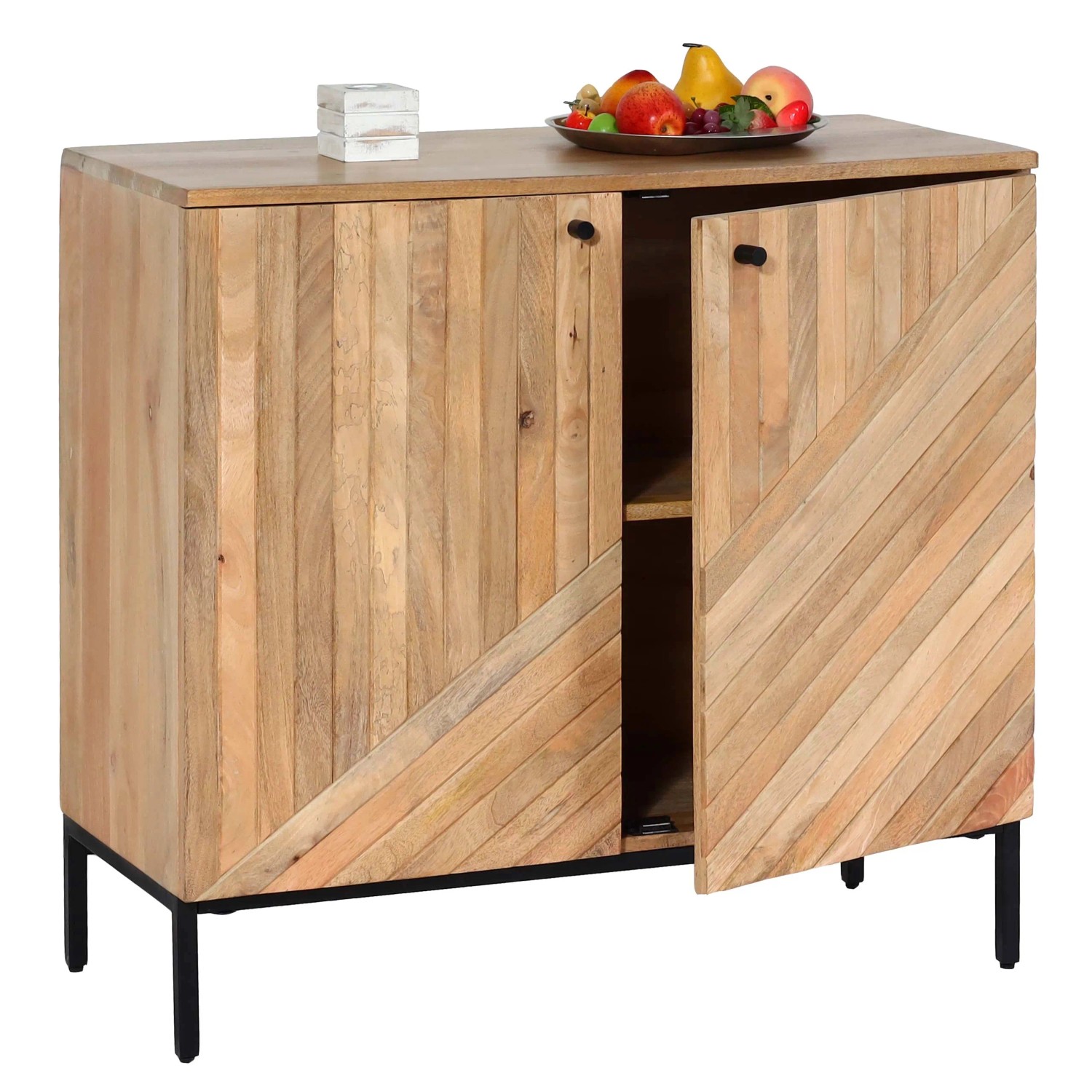 MCW Highboard L95 aus Mangoholz mit 2 Türen, 3 Regalböden und schwarzen Metallfüßen.