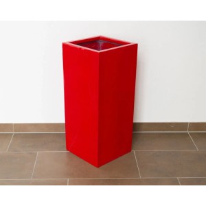 Roter, hochglänzender Pflanzkübel Säule aus Fiberglas, 38x38x80cm, für Innen- und Außenbereich.