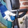 LUX Abbruchhammer E-AHM-1700 in Nutzung mit Handschuhen. Baumaschine für Abbrucharbeiten.