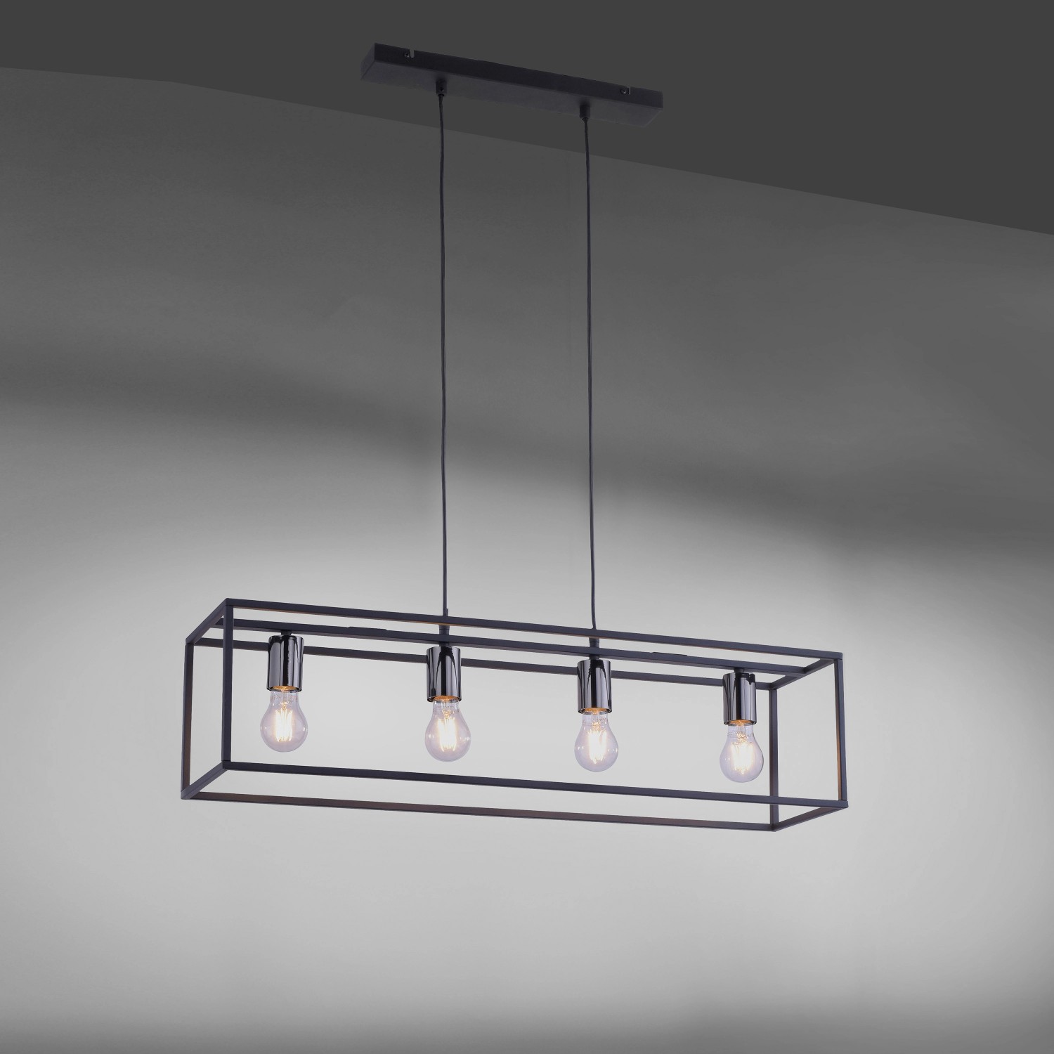 Schwarze, 4-flammige Pendelleuchte Fabio im Vintage-Look mit E27 Fassungen.