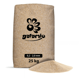 Sack Galamio Quarzsand (0,2-2,0 mm, 25 kg) auf Palette. Schüttgut für vielfältige Anwendungen.