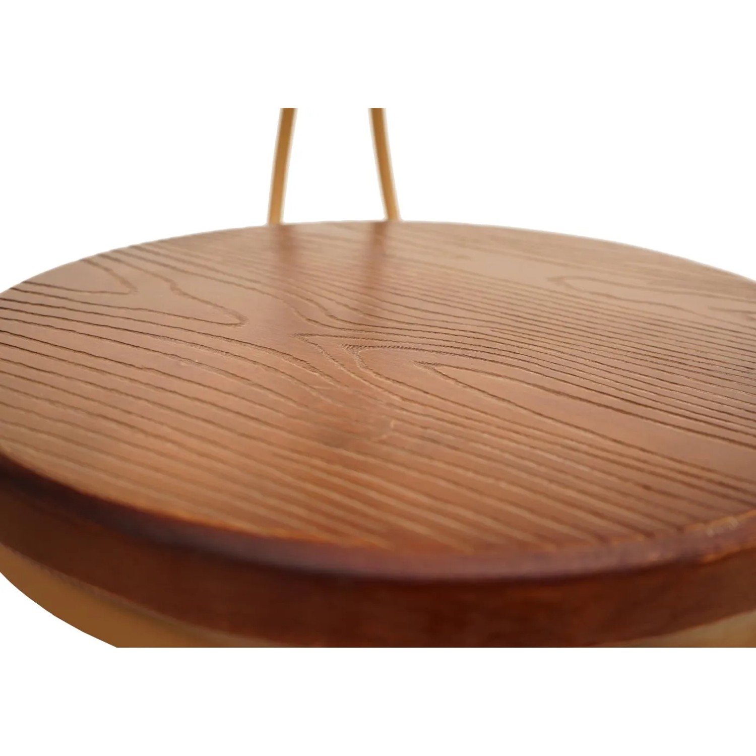 Detailaufnahme: Braune Sitzfläche mit Holzmaserung des MCW Barhocker N18 2er-Sets.