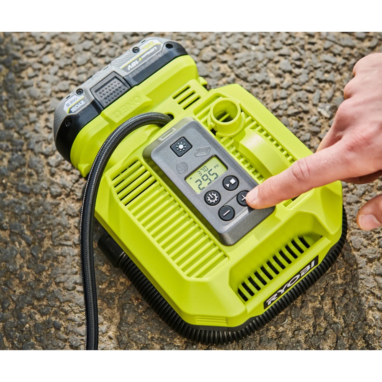 Ryobi Akku-Multi-Kompressor RMI18-0: 18V Kompressor mit digitaler Anzeige und Handbedienung.