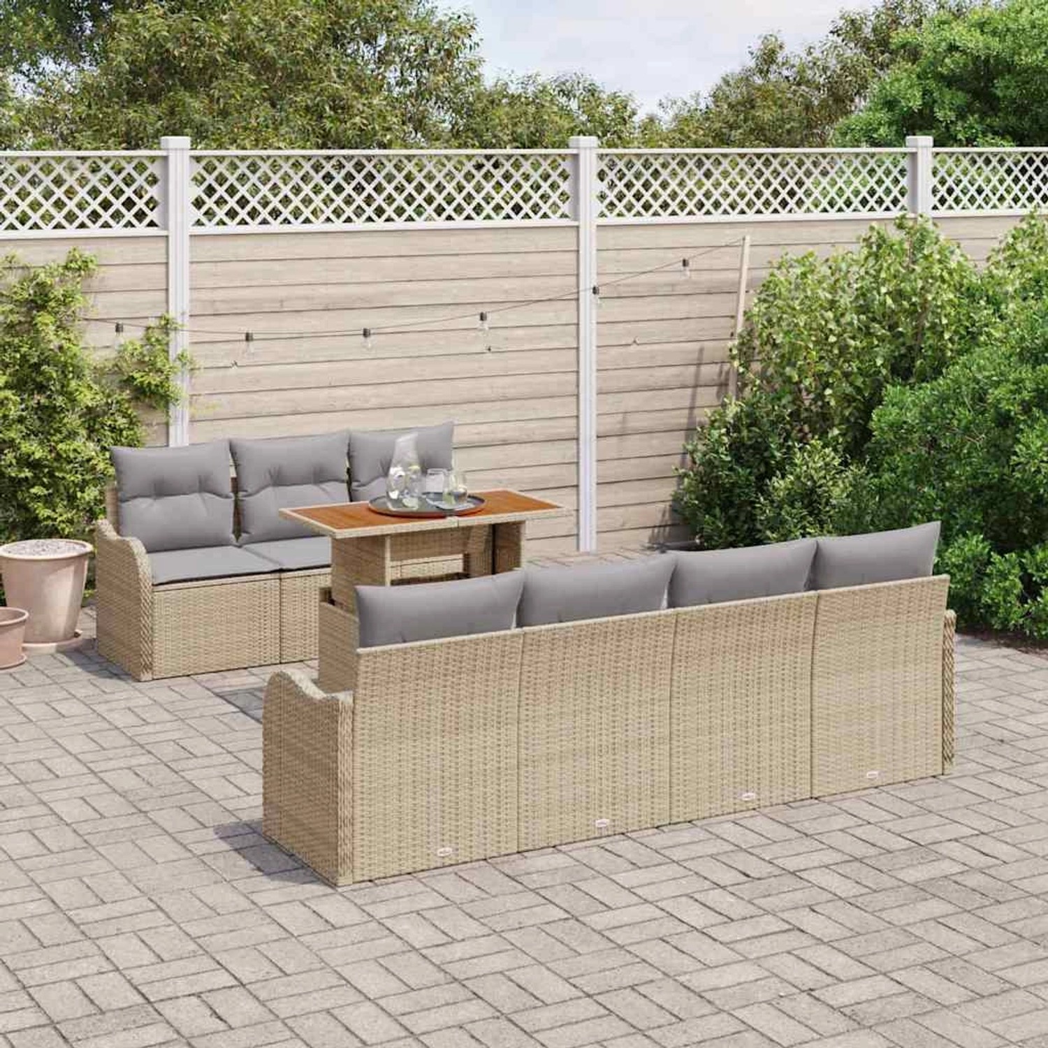 Beiges 8-teiliges vidaXL Garten-Sofa-Set aus Poly Rattan mit Kissen für Terrasse und Garten.