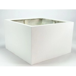 Niedriger, quadratischer Pflanzkübel aus perlmuttweißem Fiberglas. Matte Oberfläche, ideal für Garten & Terrasse.