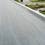 Detailaufnahme des EPDM-Dachs vom Skan Holz Doppelcarport Wendland Natur.