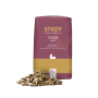 STROY Strohpellets 15kg: lila-goldene Packung Pferdeeinstreu und ein Haufen heller Pellets.
