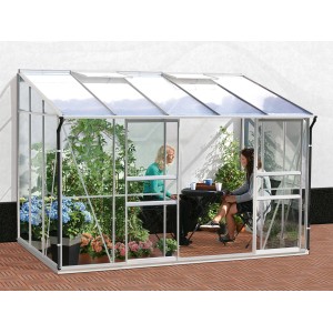 Vitavia Gewächshaus Ida 6500 Smaragd mit Pflanzen und zwei Personen im Inneren.