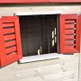 Detailansicht Fenster mit roten Fensterläden am Kinderspielhaus Elefant von Wendi Toys.
