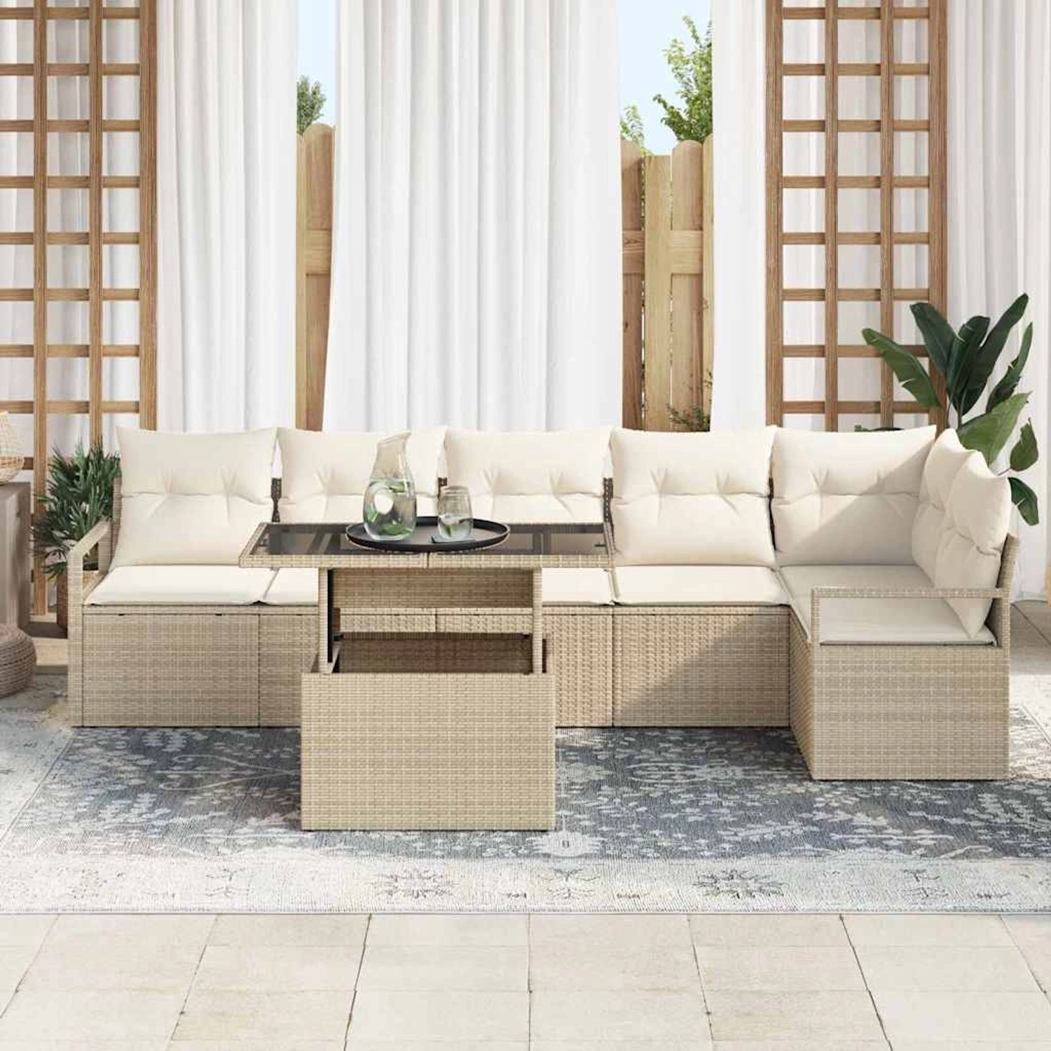 Beiges 7-teiliges vidaXL Garten-Sofa-Set aus Poly Rattan mit Tisch und Auflagen.