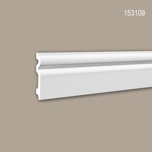 Foto von weißen PROFHOME Sockelleisten, 20 m Set Zierleisten für Paneele.