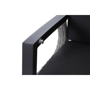 Detailaufnahme: Siena Garden Dining Move Sessel Corido, Ice Grey, mit anthrazitfarbenen Armlehnen und grauem Kissen.