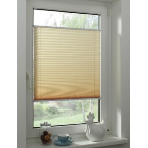 Beiges Gardinia Plissee Concept Tageslicht, 80x130 cm, am Fenster montiert.