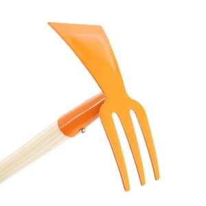 Orangefarbenes Kinderdoppelhäckchen aus Metall mit Holzstiel, Hacke und 3-Zinken-Harke.