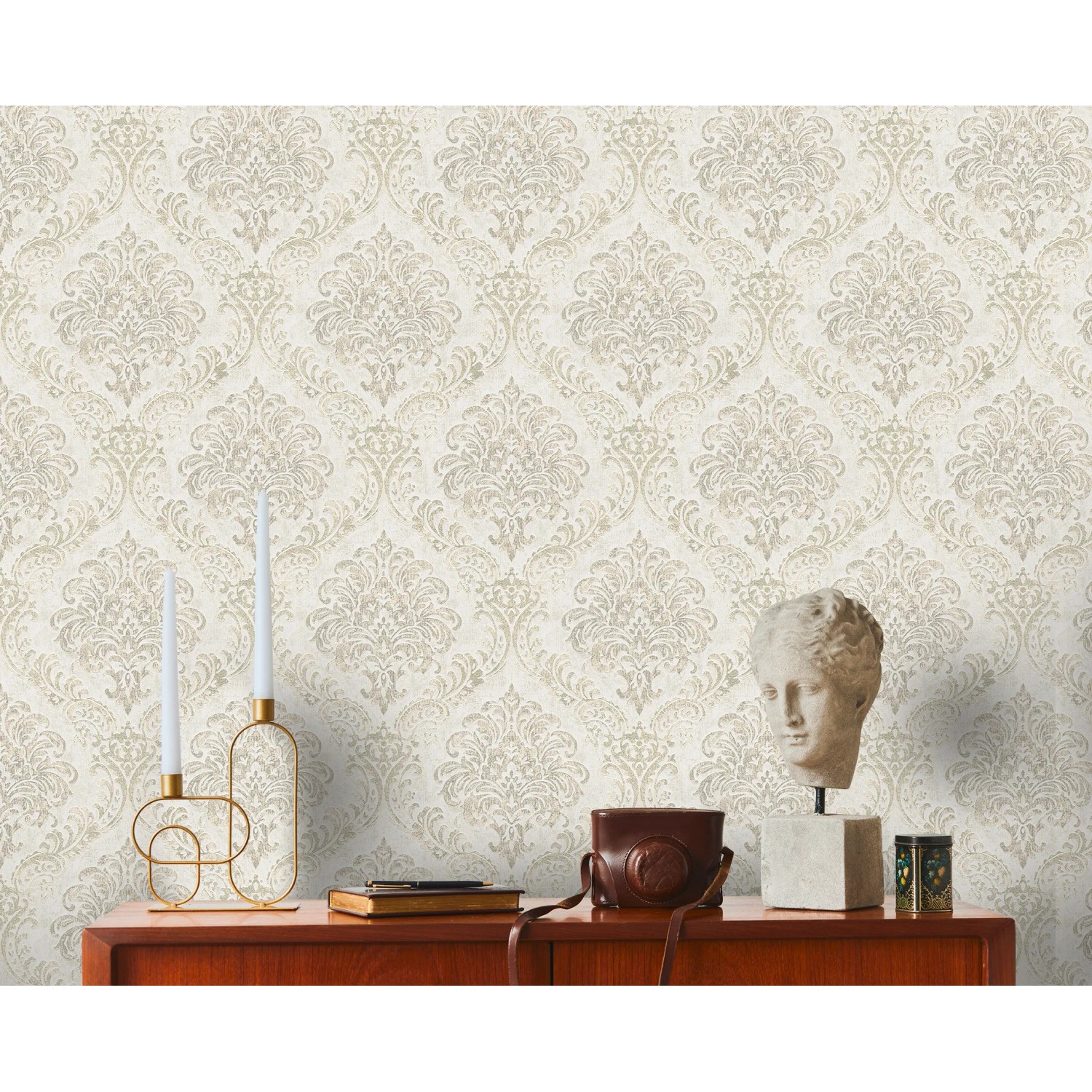 AS-Creation Vliestapete mit Barock Ornament in Weiß, Silber und Gold.