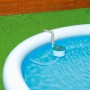 Bestway Flowclear Poolskimmer im Einsatz zur Reinigung eines Aufstellpools.