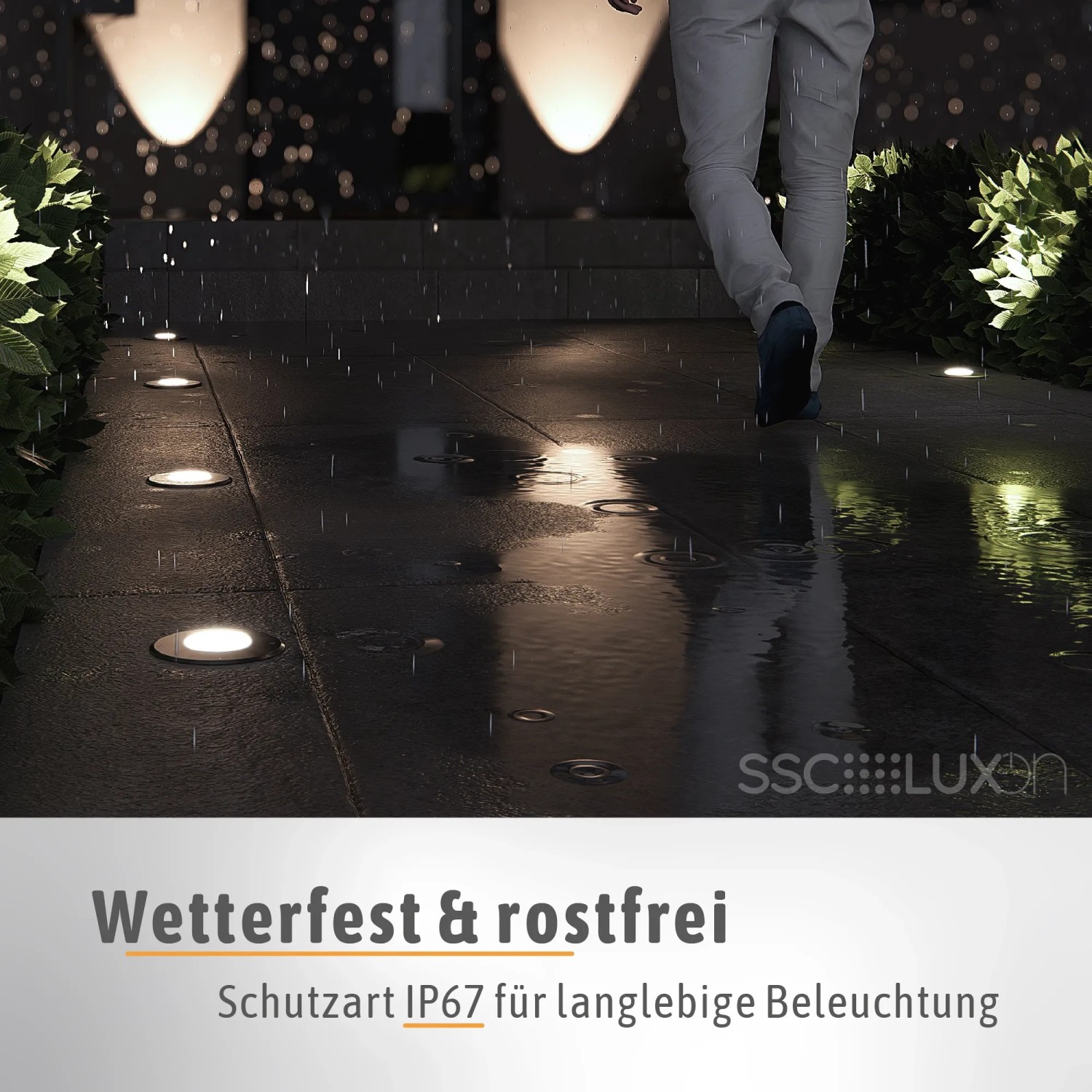 Schwarze SSC-LUXon Juavi Bodeneinbauleuchten mit warmweißem Licht beleuchten einen regnerischen Weg.