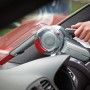 Black+Decker Dustbuster Pivot Autosauger 12V in Anwendung auf Armaturenbrett.