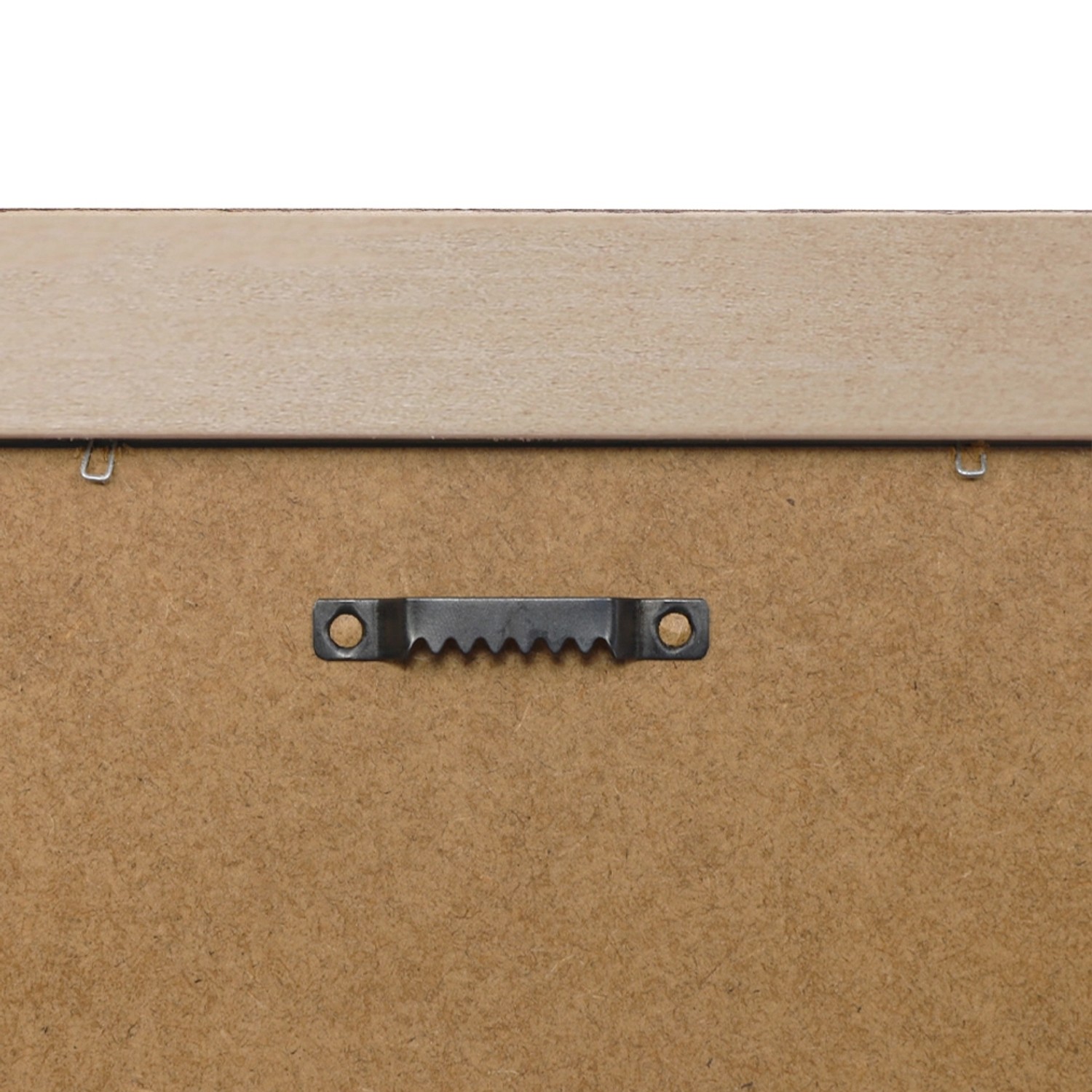 Rückseite des weißen Wandspiegels H640 im Shabby-Chic Stil mit Aufhängung für Hoch- und Querformat.