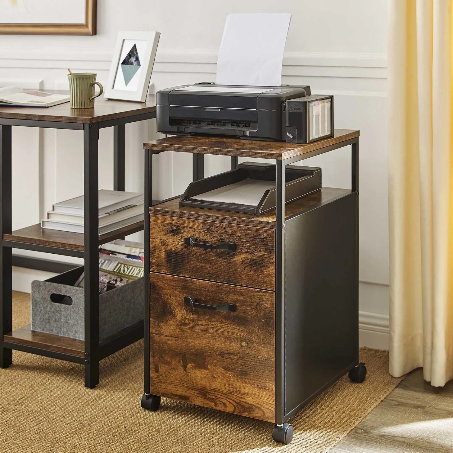 Vasagle Aktenschrank im Braun-Schwarz Design mit Stahlgestell und Rollen.