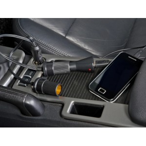 OBI 2-fach Verteilerstecker 12V mit USB und Steckdose im Auto.