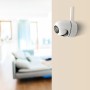 Technaxx IP-Kamera TX-146 zur Innenraumüberwachung, Full HD, WLAN, mit Antenne an Wand montiert.