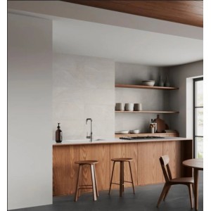 Helle Feinsteinzeug Bodenfliese Burlington 60x30 cm in moderner Küche mit Holzdetails.