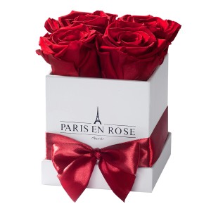 Eckige Rosenbox mit 4 Bordeaux Rosen und Schleife. Elegantes Blumengeschenk.