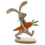 Osterdeko: Holz-Hase mit Filz-Karotte, 114 cm, Natur und Orange.