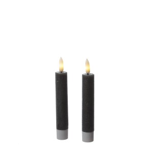 Zwei graue LED Stabkerzen mit rustikaler Optik, 14cm hoch, für stimmungsvolle Beleuchtung.