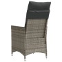 vidaXL Gartensessel verstellbar, grau, aus Poly Rattan mit dunklen Kissen. Rückansicht des Gartenstuhls.