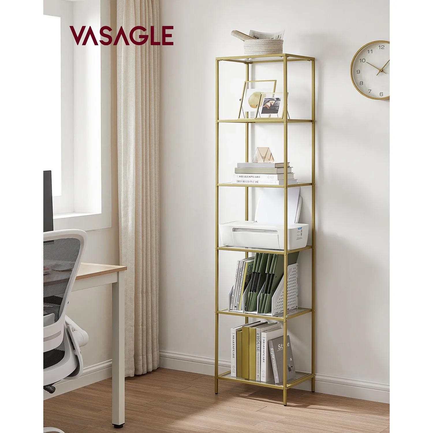 Vasagle Glasregal mit 6 Ablagen, goldfarbenem Rahmen, ideal für Bücher und Dekoration.