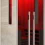 Sanotechnik Infrarotkabine Carbon 1 aus Hemlock-Holz mit Glasfront und LED-Sternenhimmel.