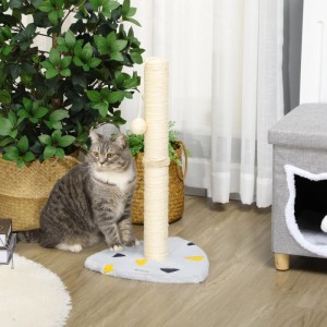 PawHut Kratzstamm 62cm mit Jute-Säule und Spielball. Graue Katze daneben. Kompakter Kratzbaum für Katzen Indoor.