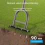 Robuster Wiltec Hand Aerifizierer aus pulverbeschichtetem Stahl mit 4 Zinken, dringt 90 mm tief in den Rasen ein.