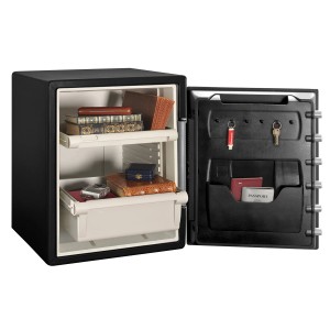 Offener Master Lock Alarmtresor LFW205TWC (56,5 l) in Schwarz-Grau mit Fächern und Inhalt.