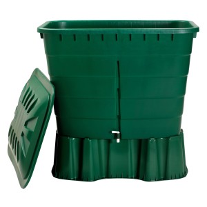 Grüne, eckige Garantia Regentonne 520 l mit Deckel und Hahn.