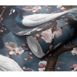Erismann Vliestapete Play of Light Pavo Blau mit Pfauen und Blüten.