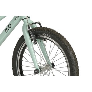 Detailaufnahme: Mintfarbenes Prophete Mountainbike Trio 100 Kinder-ATB 20 Zoll, Vorderrad mit Reifenprofil.