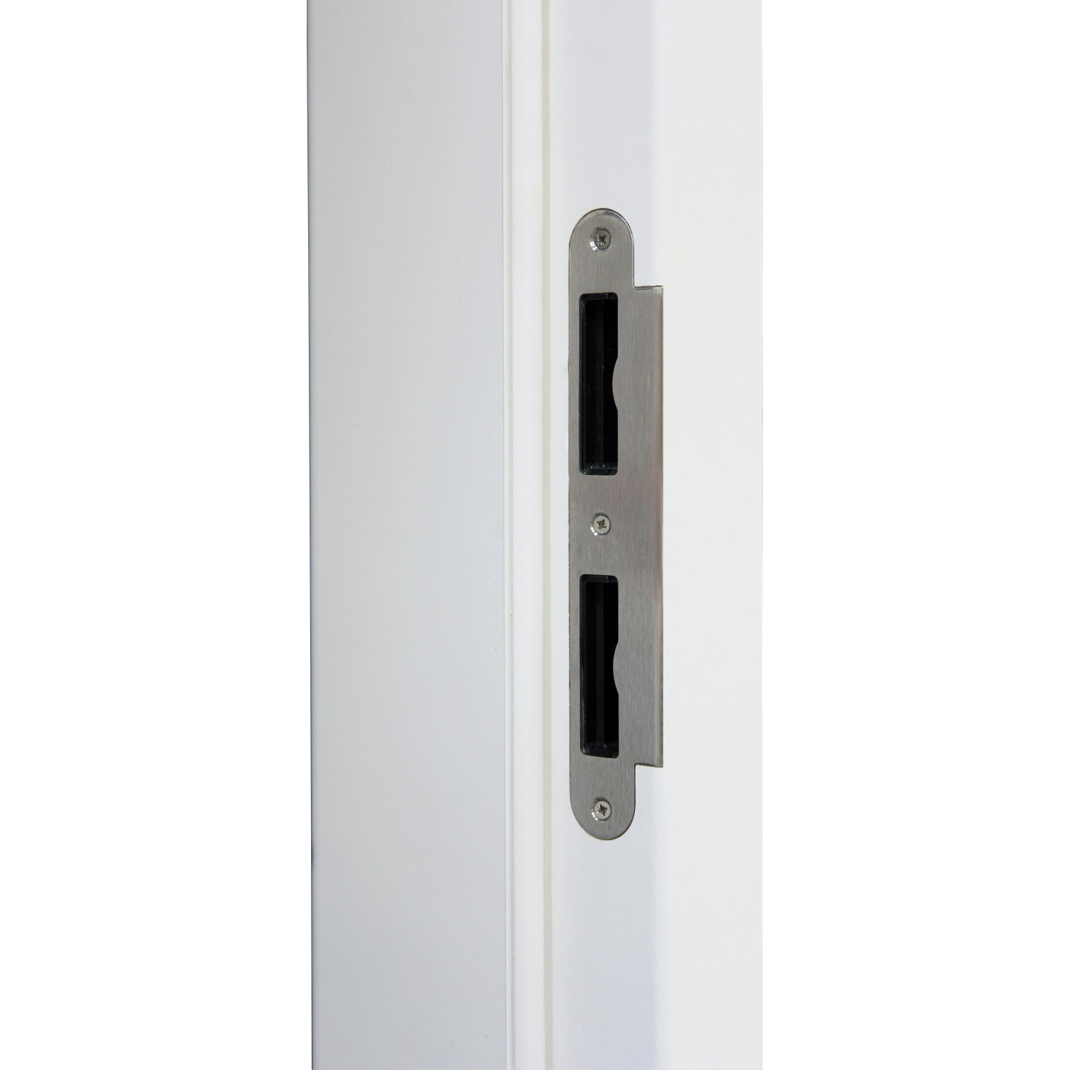 Detailansicht: Weiße Türzarge (CPL) mit Beschlag, ähnlich RAL 9016, für Innentüren.