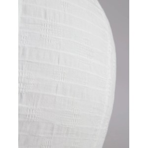 Detailaufnahme der weißen PR Home Verona Pendelleuchte mit Baumwollstoff und Webstruktur.