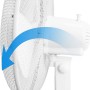 Detailaufnahme: Weißer Emerio Standventilator (125 cm) mit blauer Drehbewegung.