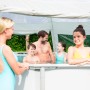 Bestway Poolüberdachung Pavilion für runde Pools bis 488cm Durchmesser, mit Familie im Pool.