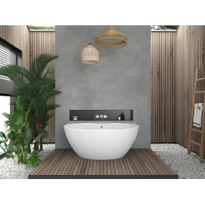 Weiße, ovale Vente-unique Pagrus freistehende Acryl-Badewanne in modernem Badambiente mit Holz und Pflanzen, 151 cm.