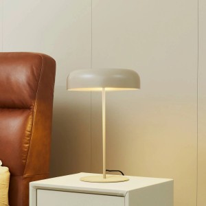 Moderne Lindby Tischlampe Edion, braunes Metall, 2-flammig, für Wohnzimmer.