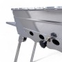 Detailaufnahme: Grillpeter Mangal Khan Edelstahl Schaschlik Grill mit Ablage und regulierbarer Luftzufuhr.