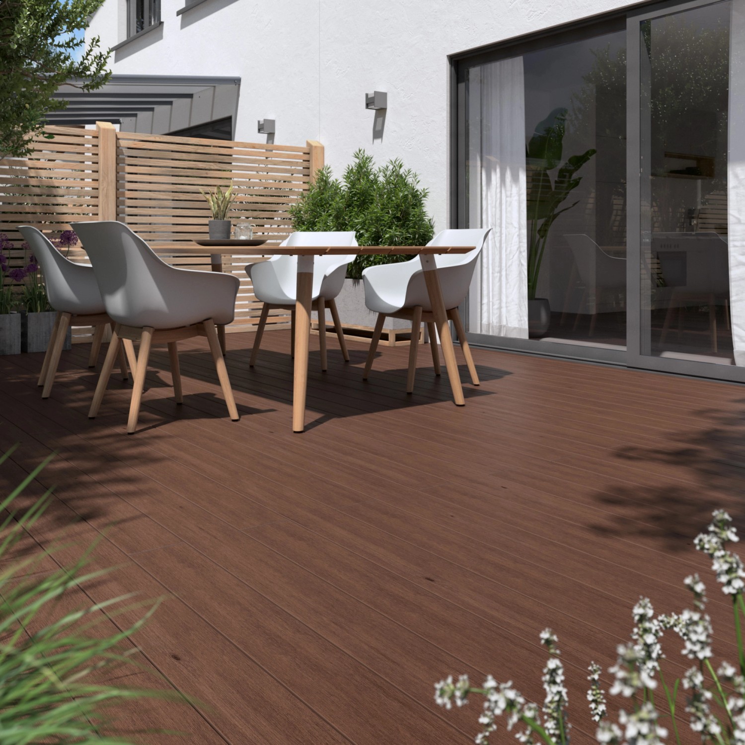Terrasse mit braunen Elephant WPC-Terrassendielen basicDeck Comfort. Wetterfest und pflegeleicht.
